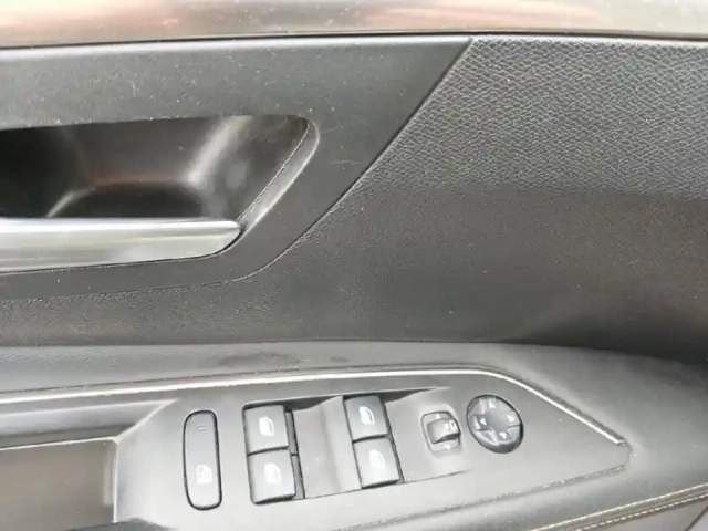 Peugeot 3008 hybrid4 300 e-eat8 gt — photo 18