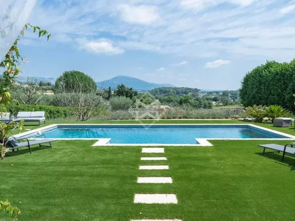 Villa 10 pièces 300 m²