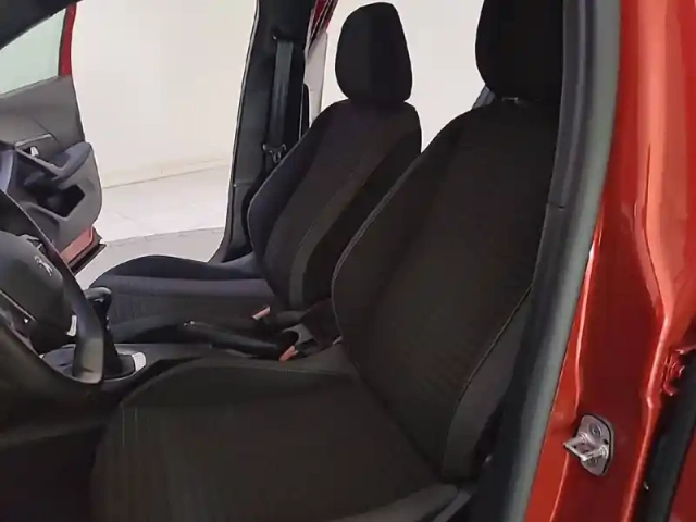 Peugeot 2008 puretech 100 s&amp;s bvm6 — photo 11