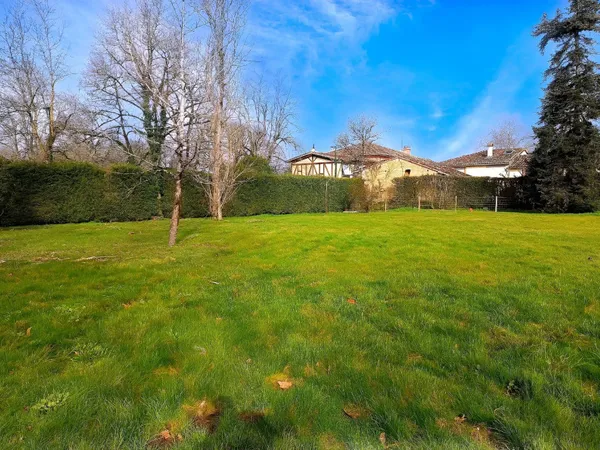 Terrain constructible 918 m²