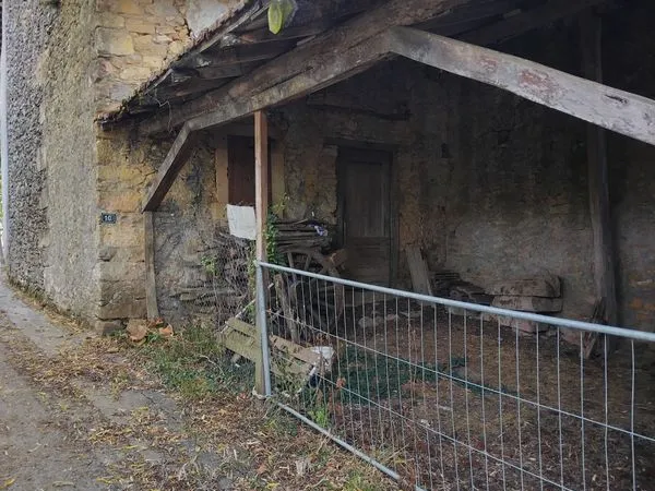 Grange / ancienne maison d habitation