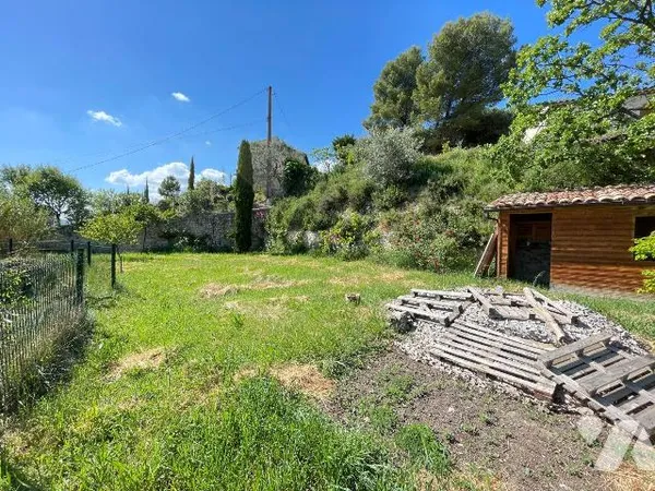 Terrain 1210 m²
