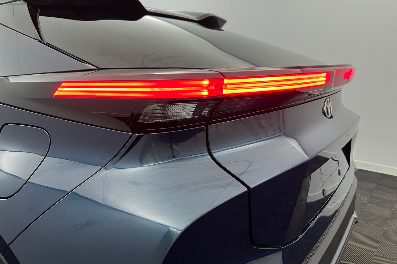 TOYOTA C-HR Hybride Rechargeable 225 — photo 22