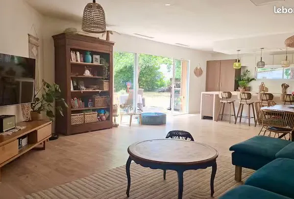 Saint-médard-en-jalles centre - maison coup de coeur de 155 m², rénovée à neuf, avec jardin de 845 m