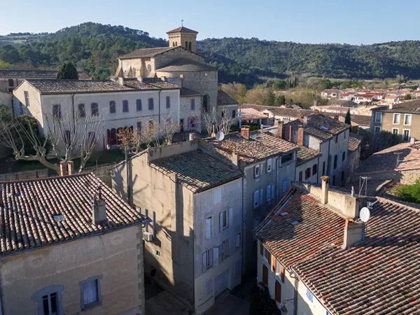 CARCASSONNE ST HILAIRE Maison de village T5 170m² (101m² hab.) avec garage et PAC