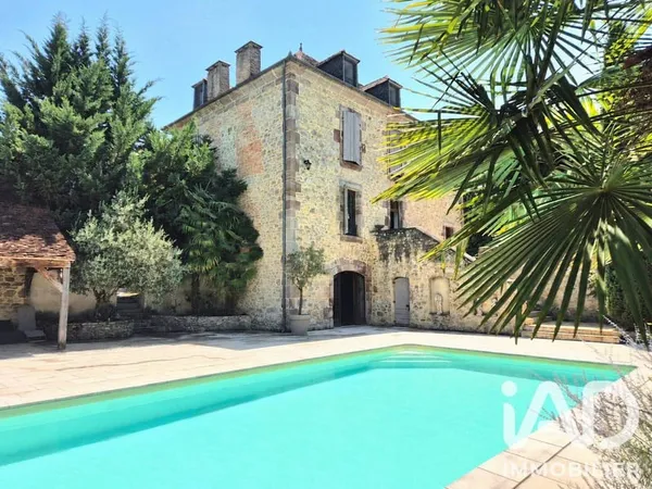 Maison 13 pièces 300 m²