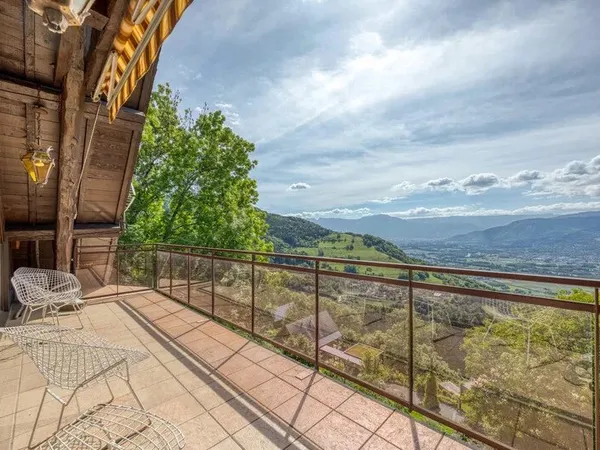 Maison 6 pièces de 195 m² à Saint-Jean-le-Vieux