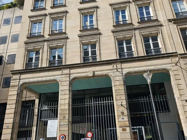 Bureaux 170 m² = 75 m² + 95 m² ■ 32 rue de Paradis 75010 Paris