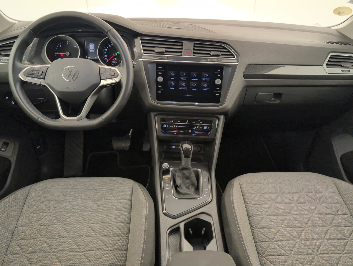 Volkswagen Tiguan — photo 13
