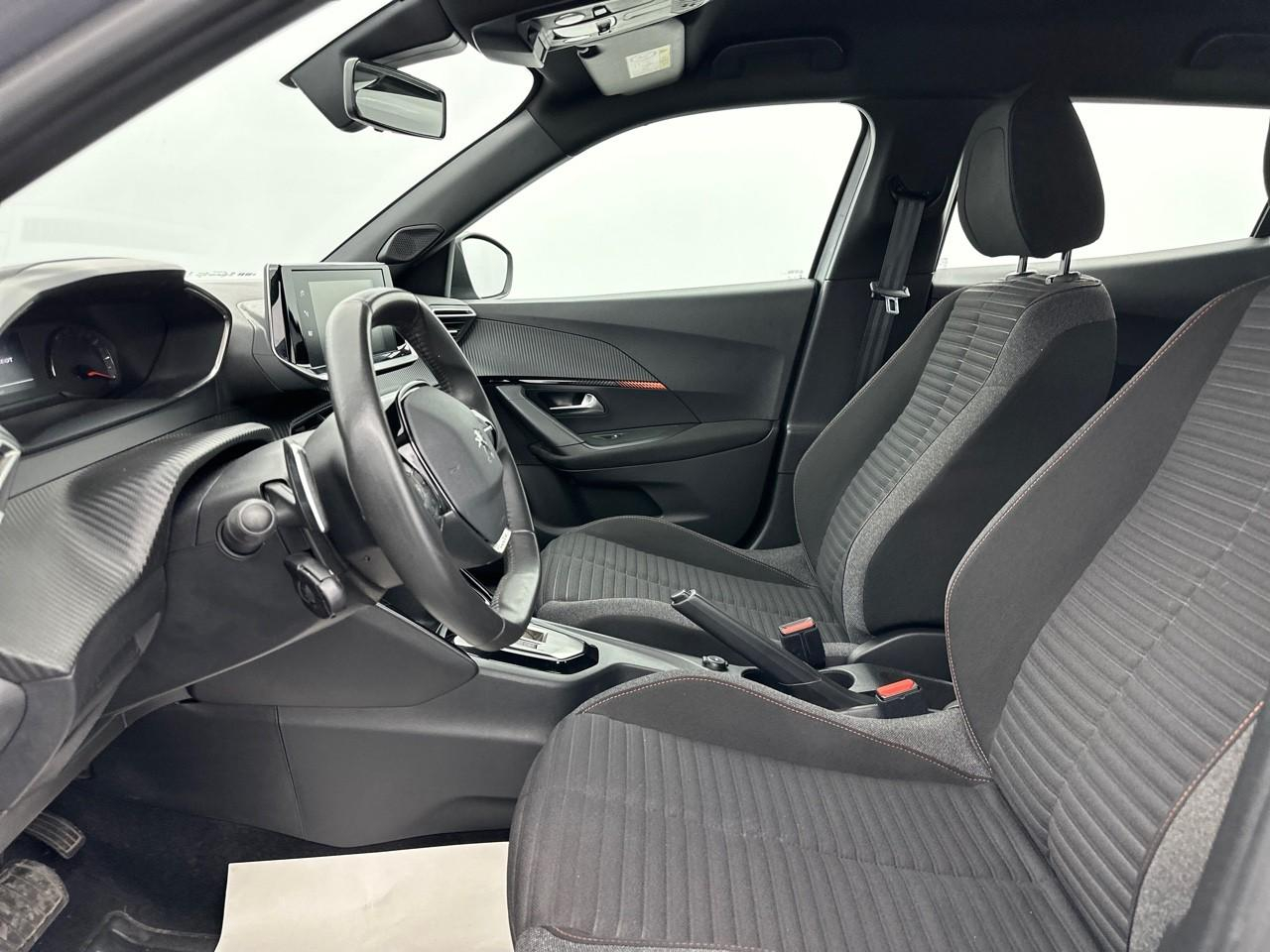 Peugeot 2008 puretech 130 s&s eat8 active pack — photo 9