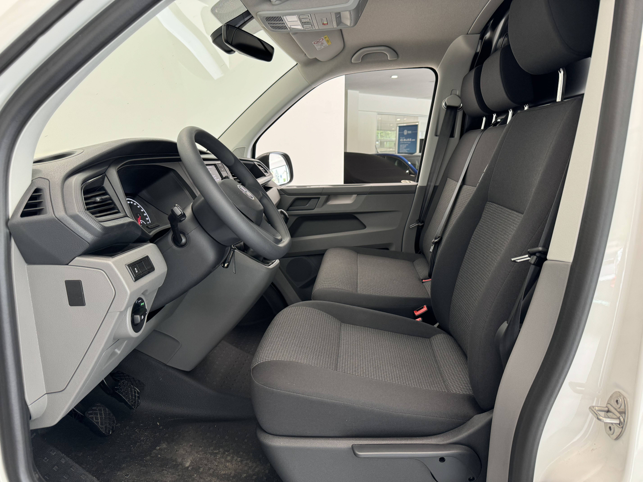 Volkswagen Utilitaires TRANSPORTER 6.1 VAN L1H1 2.0 TDI 110 BVM5 — photo 6