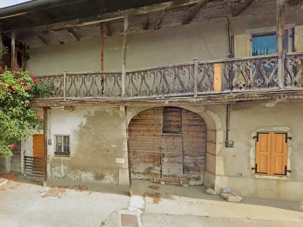 Ensemble immobilier à rénover et terrain constructible