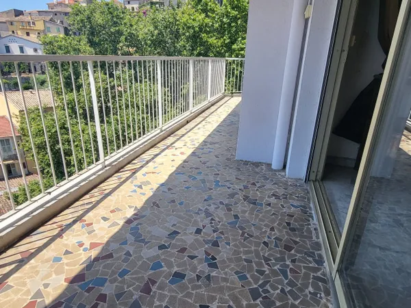 A VENDRE - Appartement 3 pièces Dernier étage avec ascense