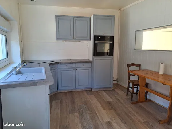 A louer charmante petite maison T2 à Saint-Martin-du-Tertre