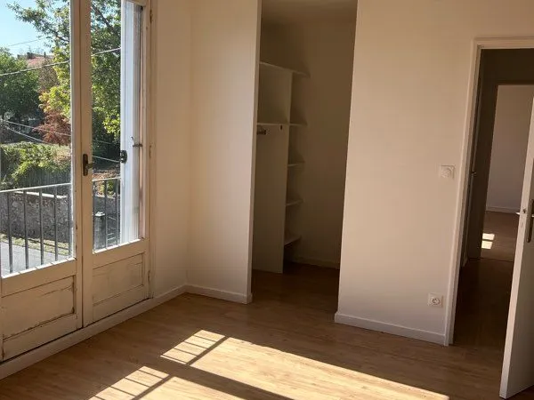 Appartement T4 de 75 m2 avec balcon, parking, cave