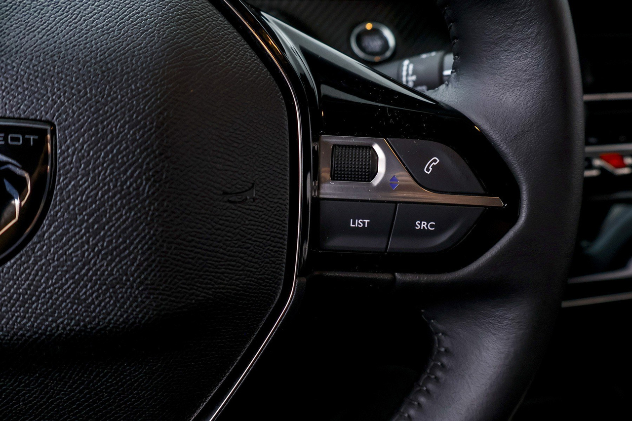 Peugeot 208 — photo 18