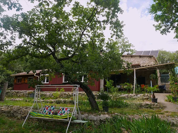 Petit paradis autonome au coeur de la forêt à Sauve (Gard)