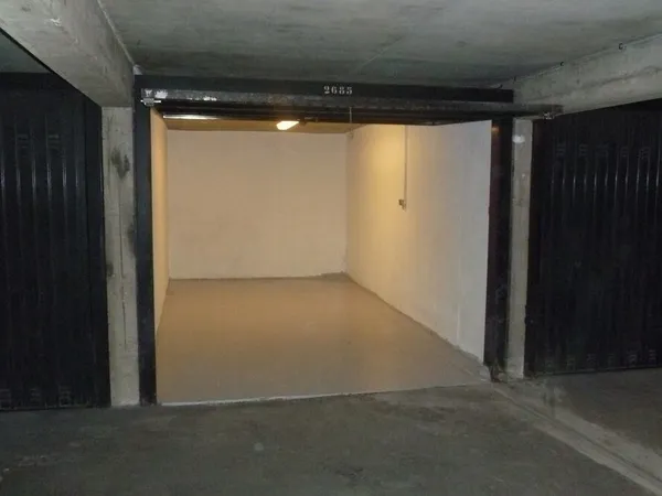 box en sous sol avec electricité lumiere