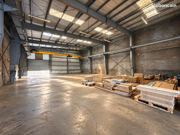 Local industriel 440 m²