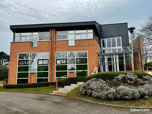Bureaux 1 053 m²
