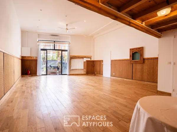 Local commercial parqueté avec mezzanine