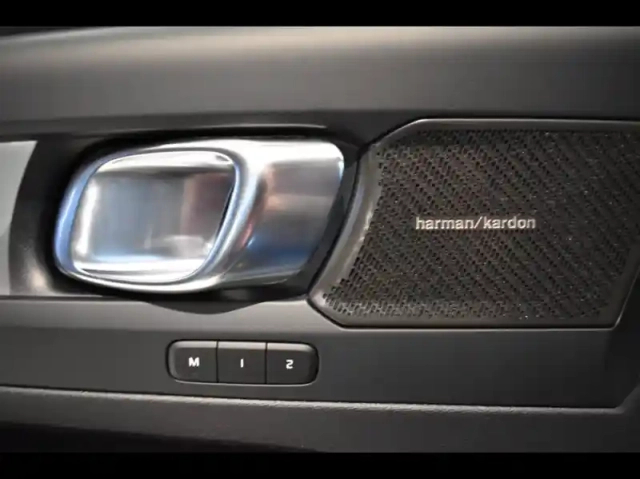 Volvo C40 recharge 231ch ultimate — photo 9
