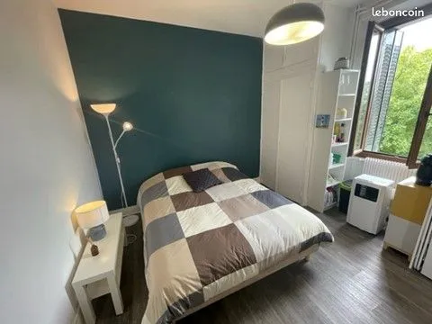 Très beau studio meublé centre ville
