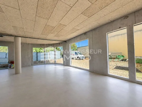 Local commercial 2 pièces 90 m²