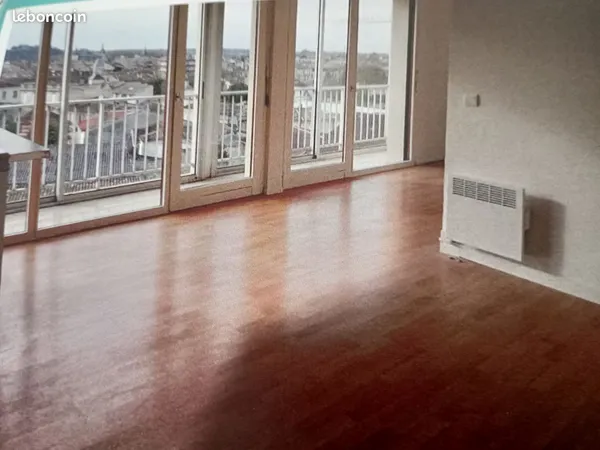 Loue STUDIO - Environ 150 m. De la GARE SNCF ( 35 Km de BORDEAUX )