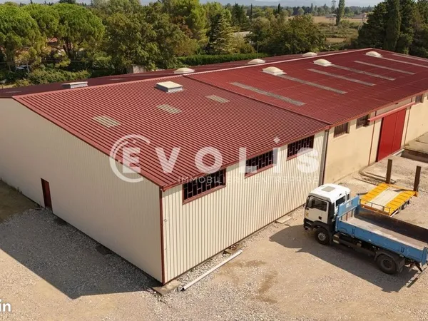 Local industriel 930 m²