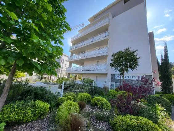 Parking - LA GARDE