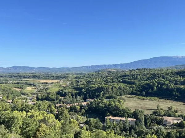 Maison de village en position dominante avec vue panoramique