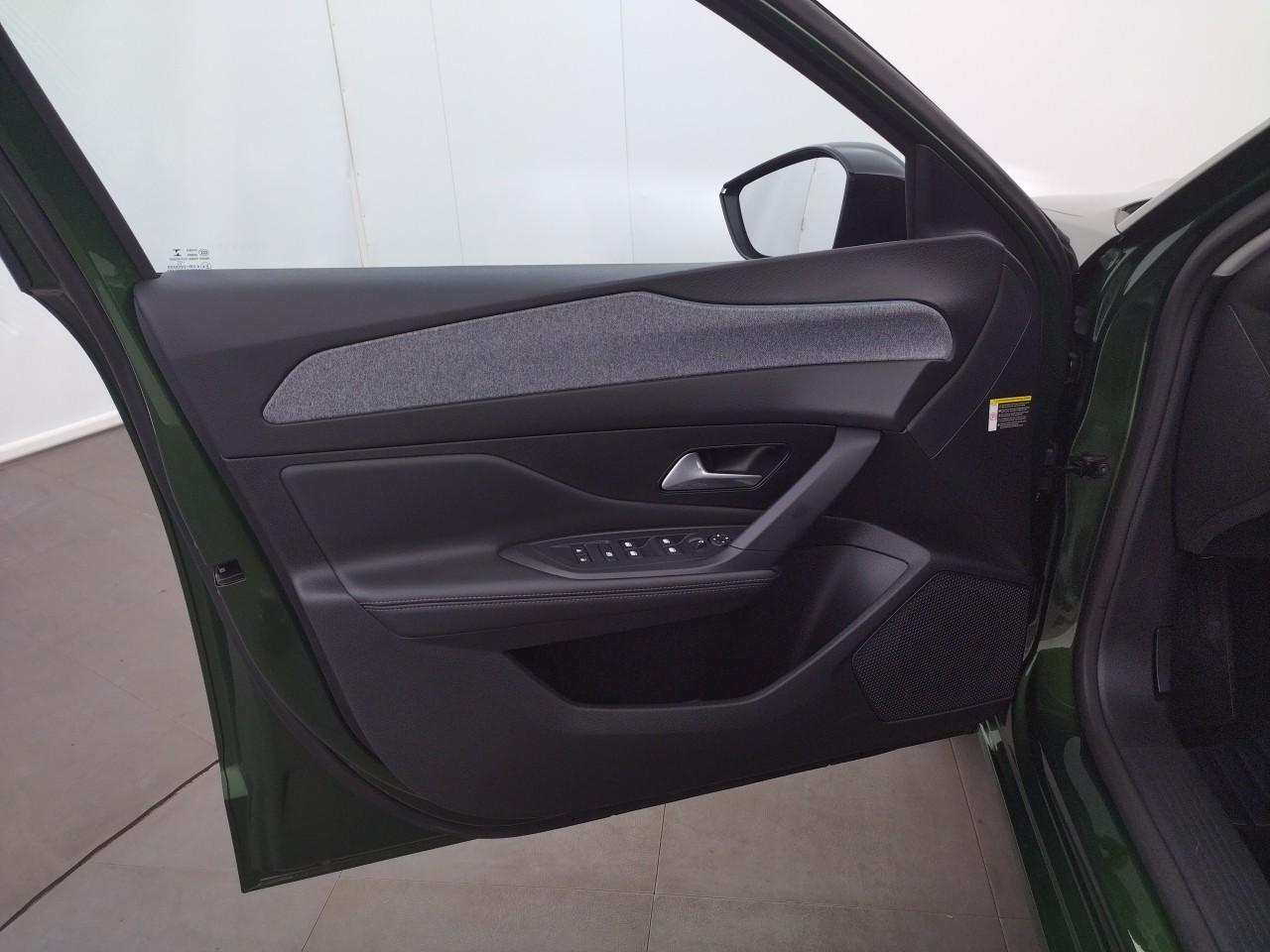 Peugeot 308 puretech 130ch s&s eat8 allure — photo 22