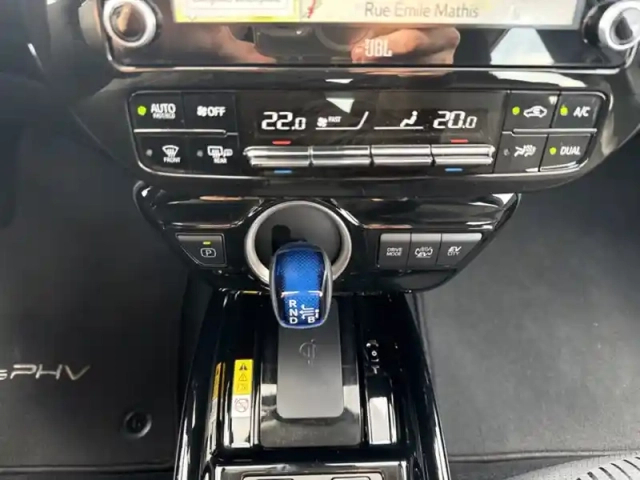 Toyota Prius hybrid rechargeable dynamic pack premium — photo 22