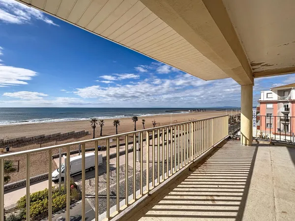 Appartement avec vue mer exceptionelle et grande terrasse en L