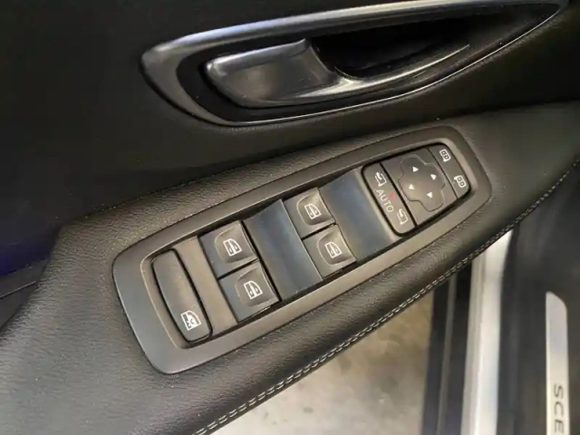 Renault Scenic dci 160 energy edc — photo 10