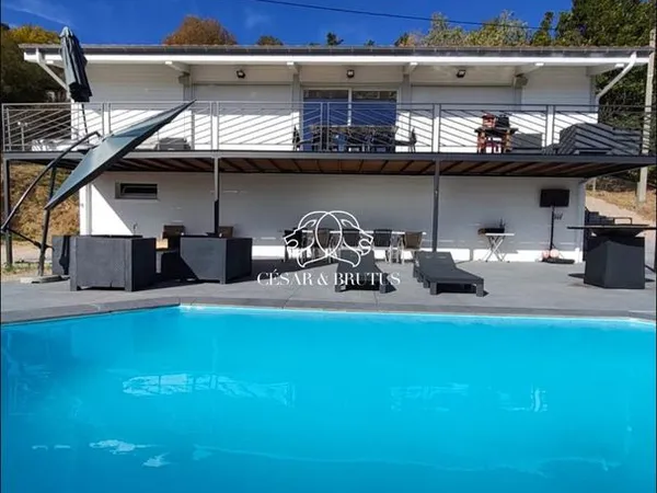 Propriété 5 pièces 160 m²