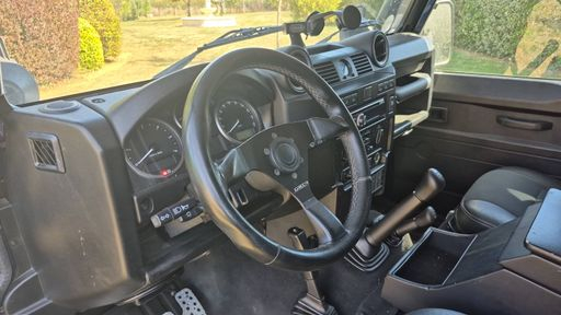 Land Rover Defender 90 2.2 TDCi 122 4WD - SE – 2012 – 134095 km – Diesel – Boîte Manuelle — photo 31