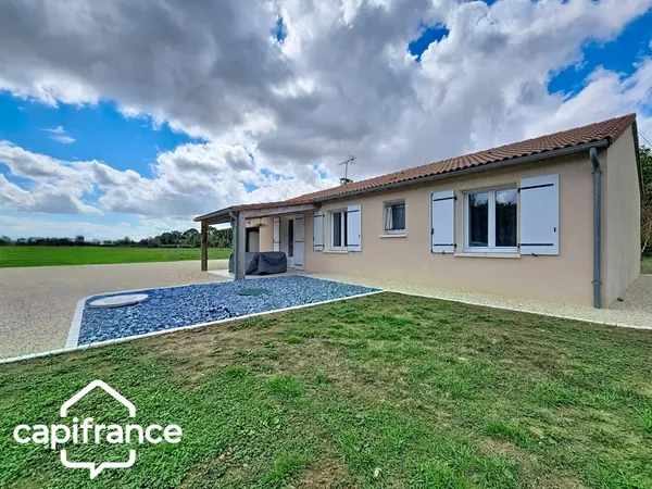 PROCHE DE THOUARS Maison de plain pied de 111m2 avec + de 2 hectares de terrain avec dépendance de 9