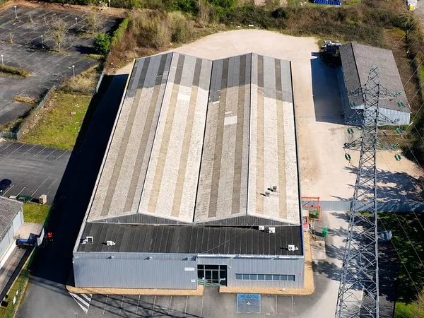 Local d'activités 3359 m²