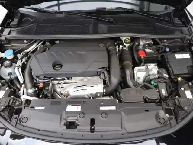 Peugeot 308 phev 225ch gt pack e-eat8 — photo 12