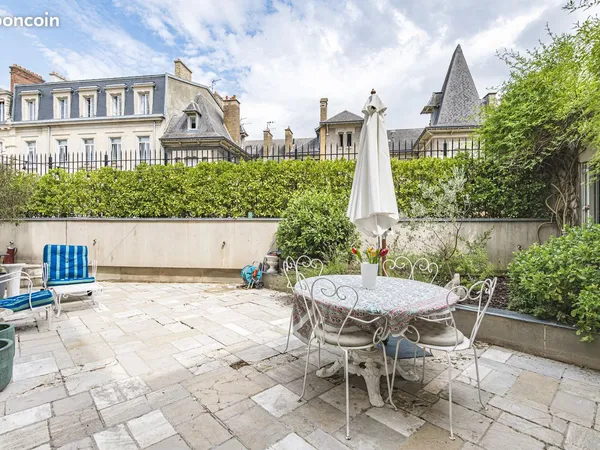 Appartement 6 pièces 230 m²