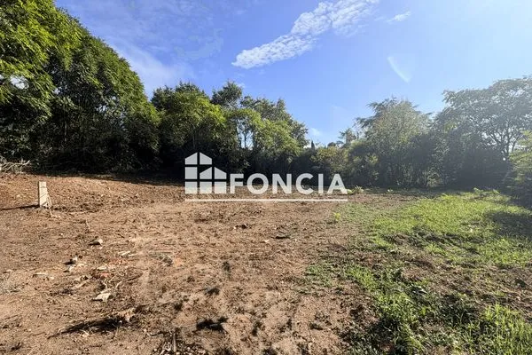 Terrain 908 m²