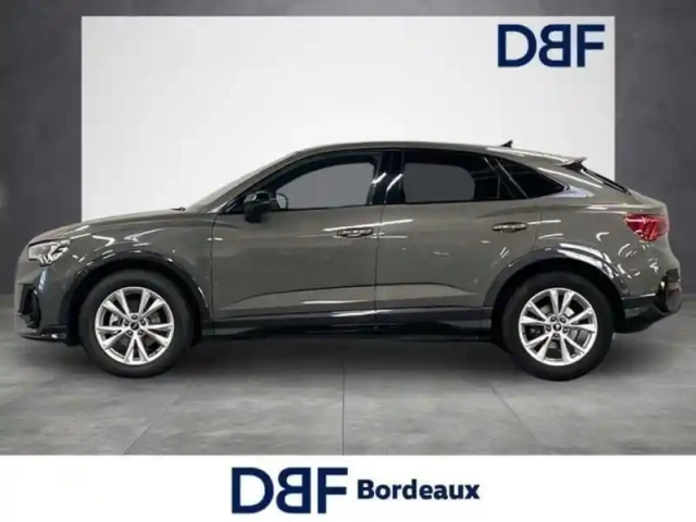 Audi Q3 35 tfsi 150 ch s tronic 7 s line plus — photo 12