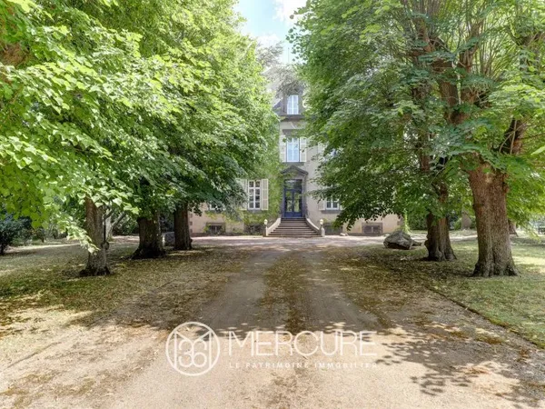 Vends Maison fin XIXe + pavillon, 766m² hab., garages, piscine, tennis, sur 5 432m² proche Clermont-