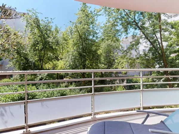 COEUR MONPLAISIR - T5 dans une résidence arborée avec terrasse, cave et garage double