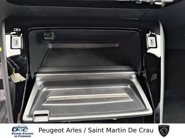 Peugeot 2008 hybrid 145 e-dcs6 — photo 25