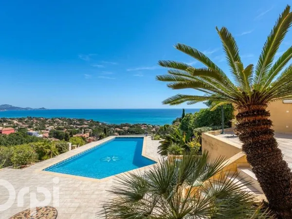 Maison 10 pièces 330 m²