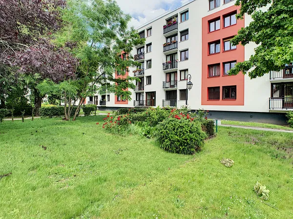 À vendre un appartement à Franconville de 5 pièces - proche des commodités, des écoles, commerces et