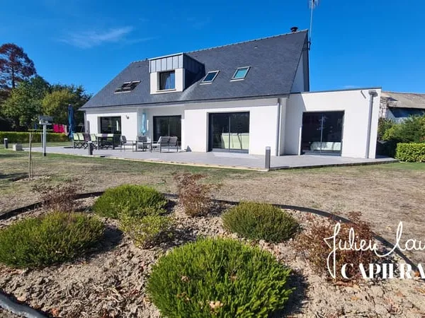 Maison à vendre 6 pièces - 178 m2 - 2000 m2 de Terrain - Centre Ville de Névez (29)